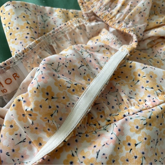 Cropped Floral Short-Sleeve Crossover Wrap Top - Picture 8 of 9